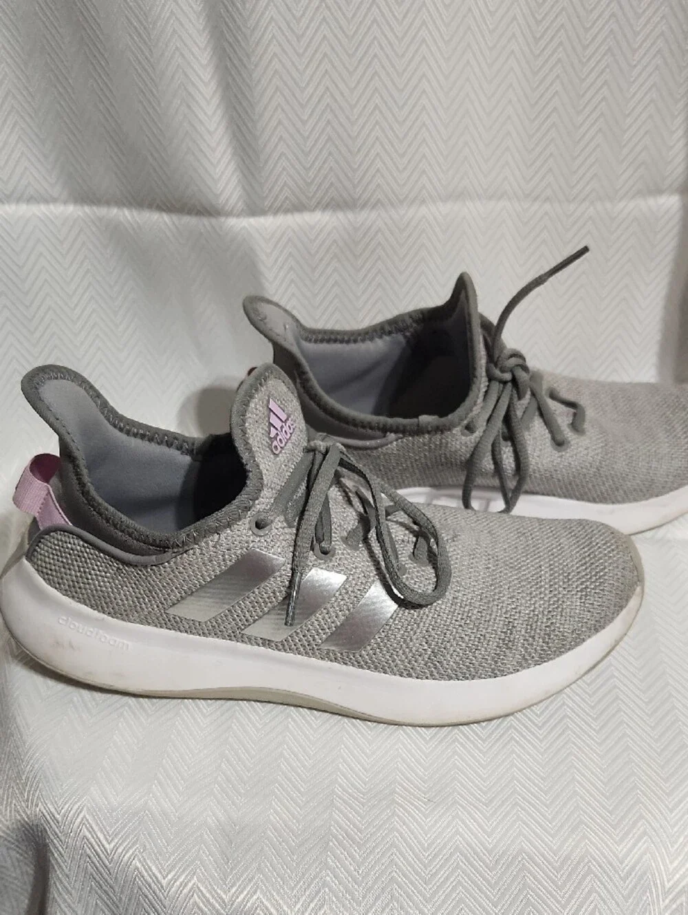 Sz 8 Womens Adidas Gray Knit Sneakers with Light Pink Logo